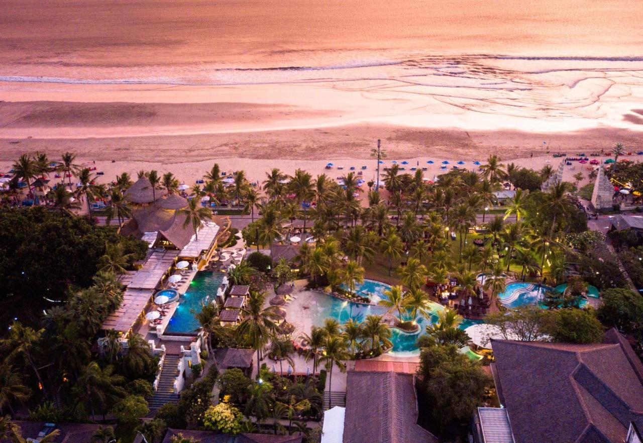Legian Bali Mandira Beach Resort & Spa מראה חיצוני תמונה Sunset at the Sheraton Resort
