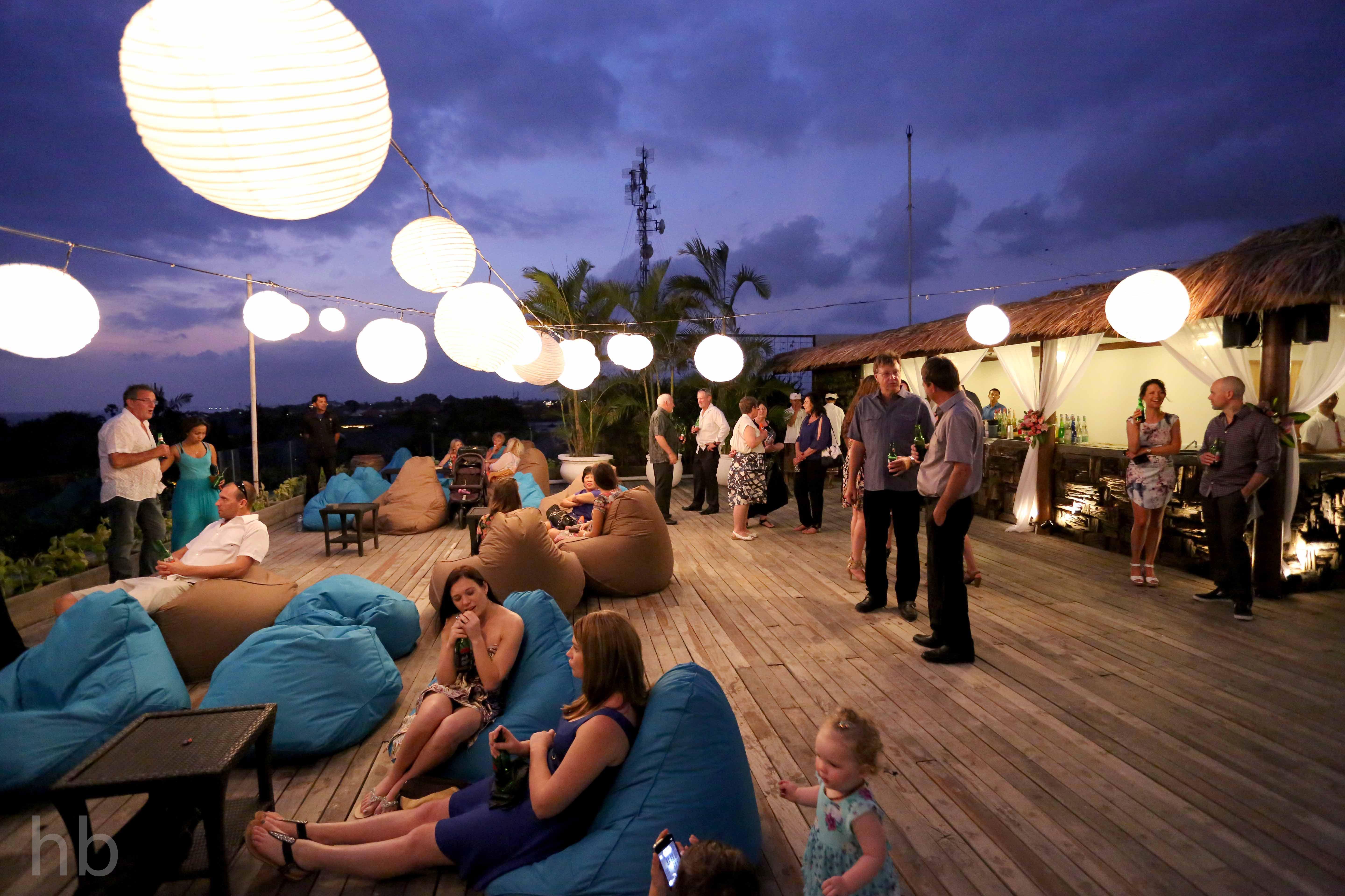 Legian Bali Mandira Beach Resort & Spa מראה חיצוני תמונה Rooftop bar in Tulum