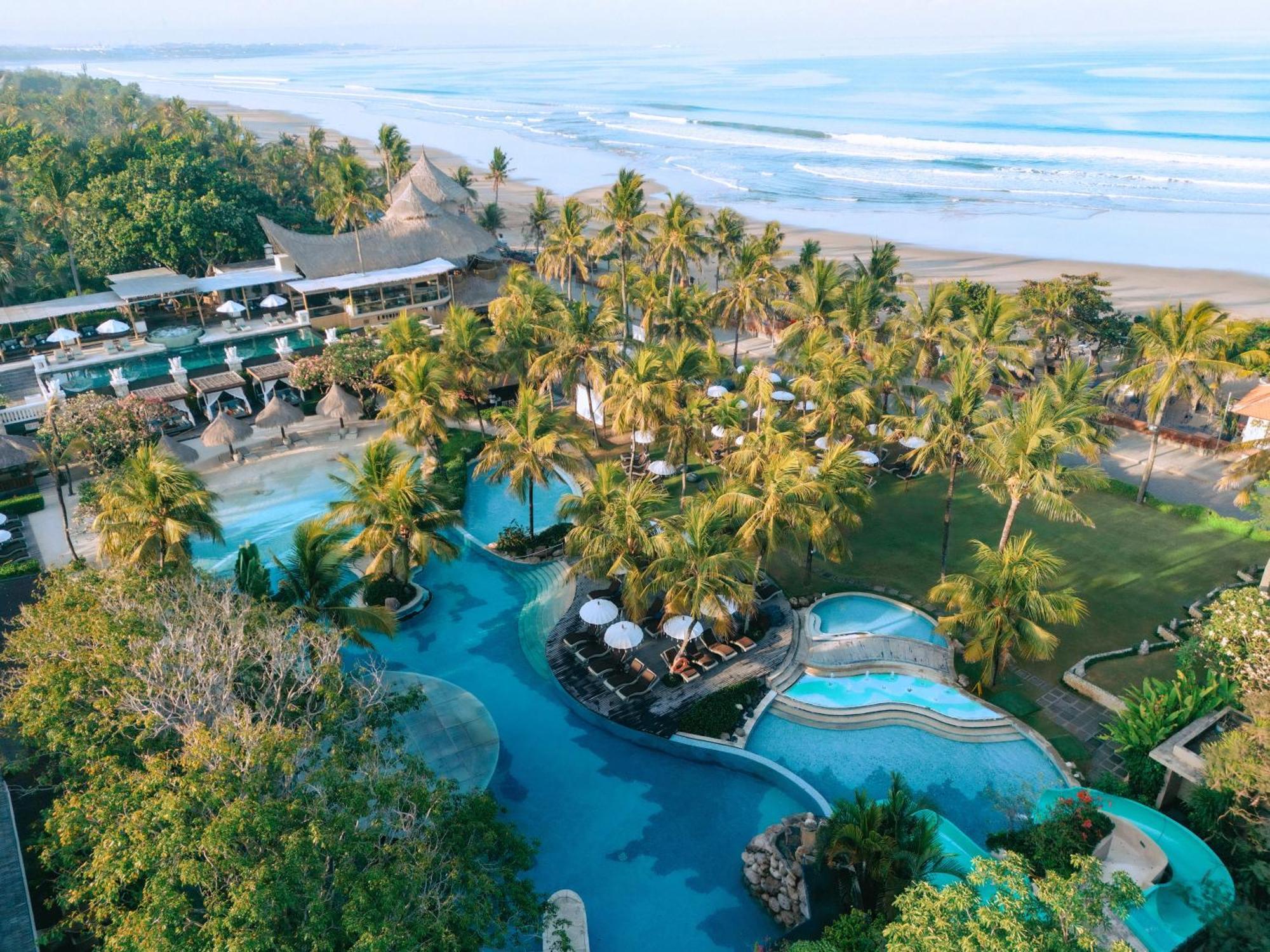Legian Bali Mandira Beach Resort & Spa מראה חיצוני תמונה Aerial view of the resort