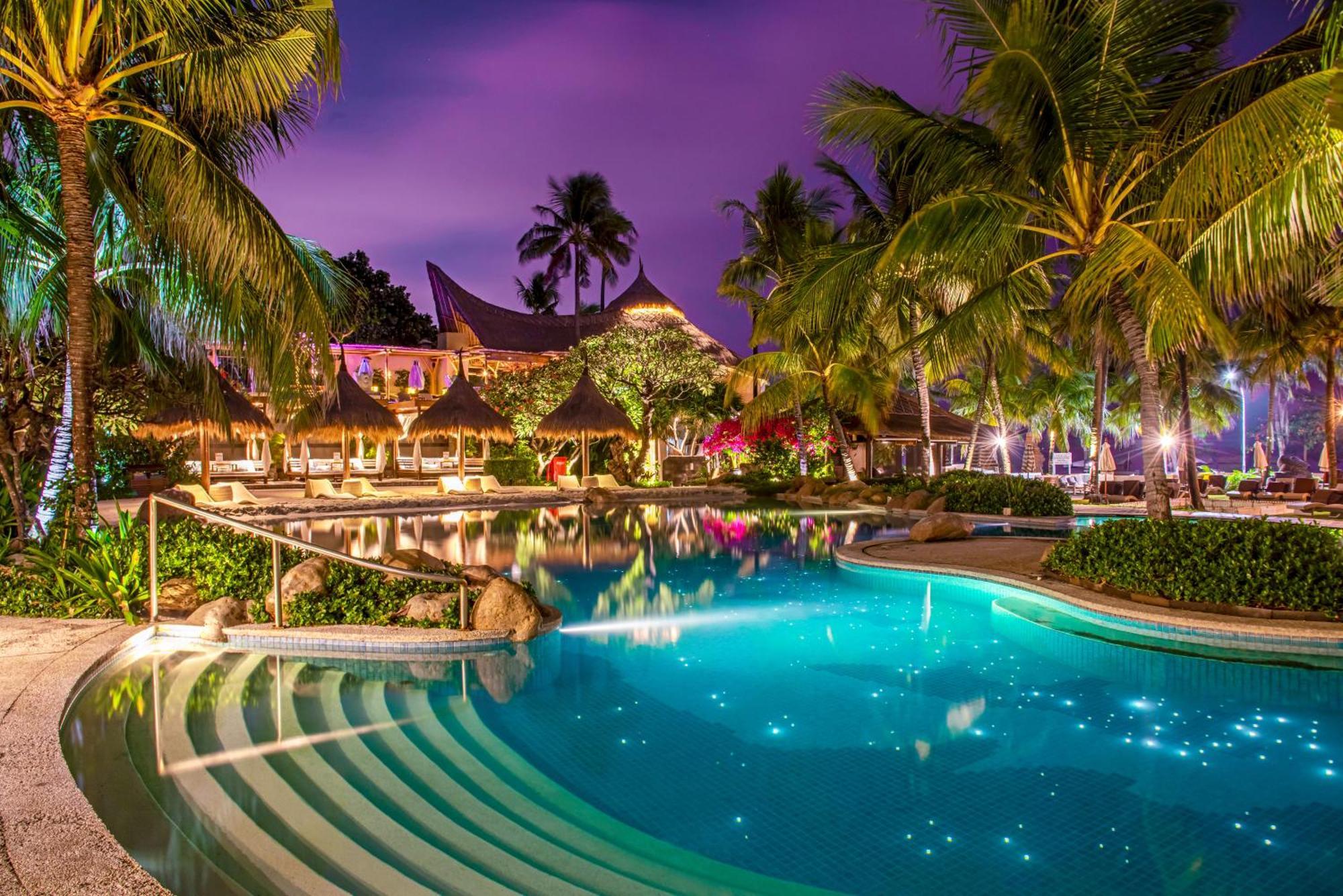 Legian Bali Mandira Beach Resort & Spa מראה חיצוני תמונה The pool at the Royal Paradise Hotel & Spa