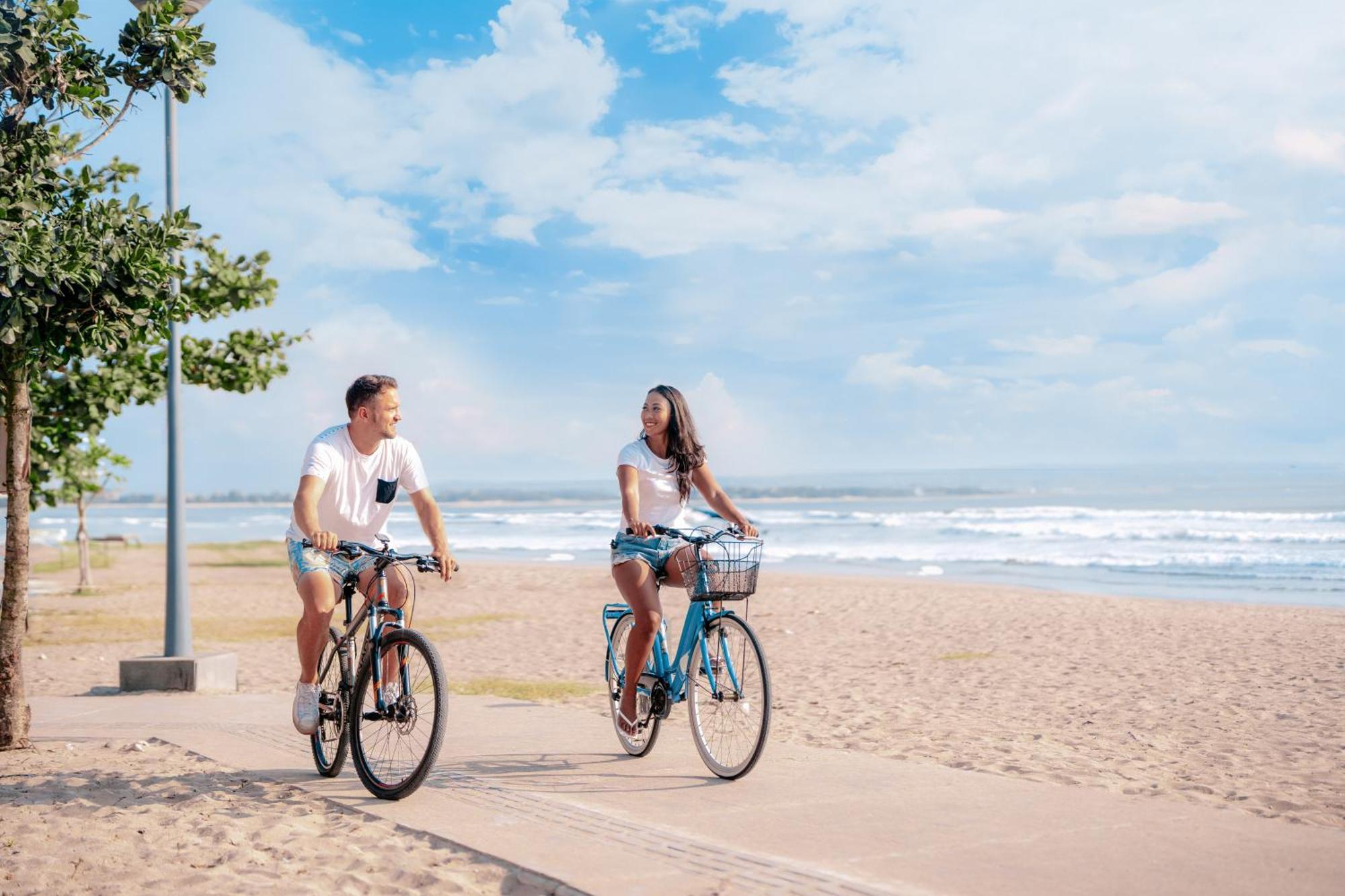 Legian Bali Mandira Beach Resort & Spa מראה חיצוני תמונה Cycling in Pärnu