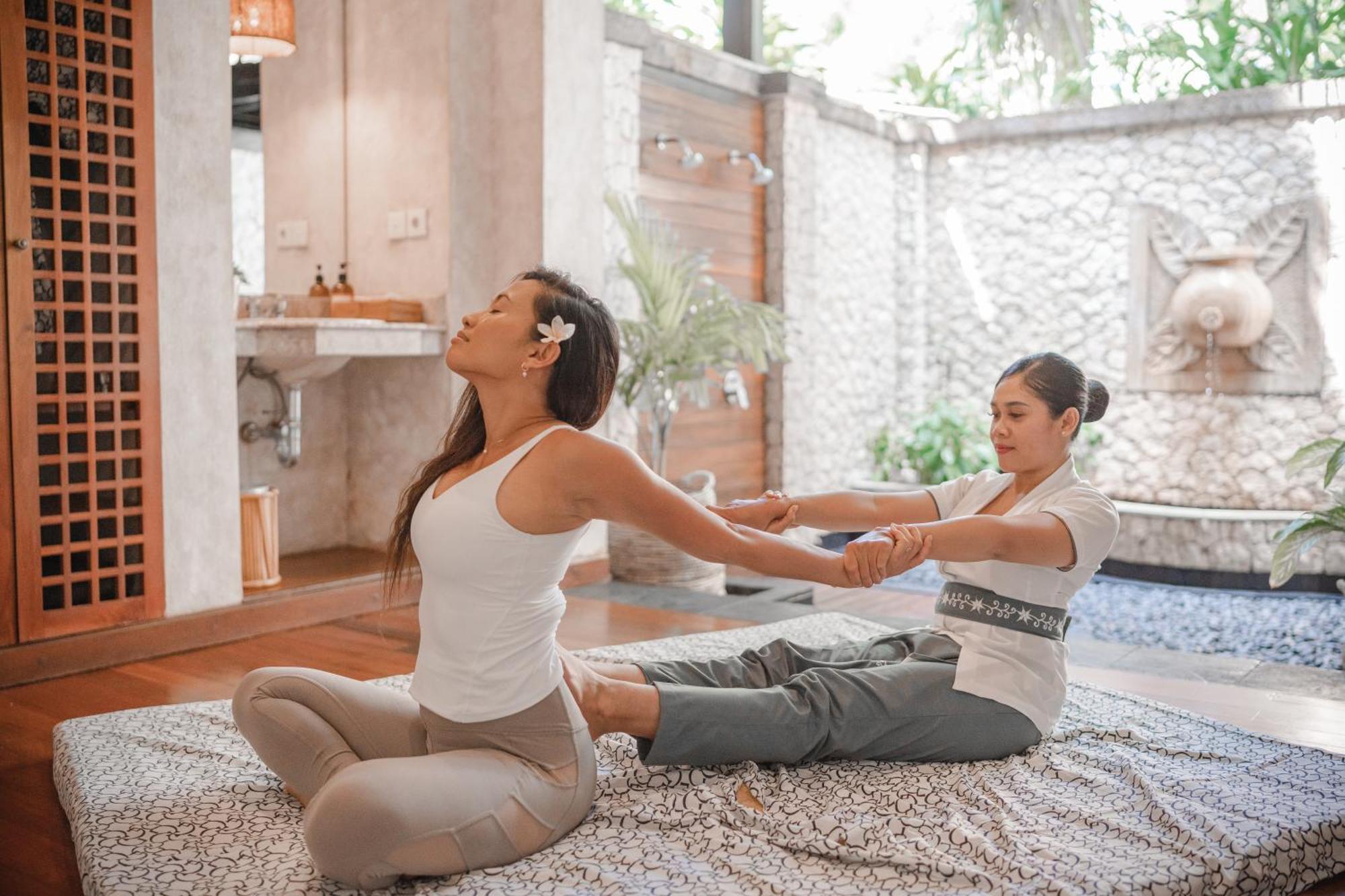 Legian Bali Mandira Beach Resort & Spa מראה חיצוני תמונה Thai massage