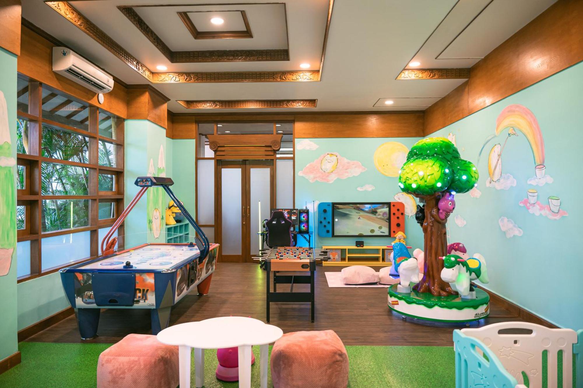 Legian Bali Mandira Beach Resort & Spa מראה חיצוני תמונה The Pokémon Cafe in Osaka, Japan