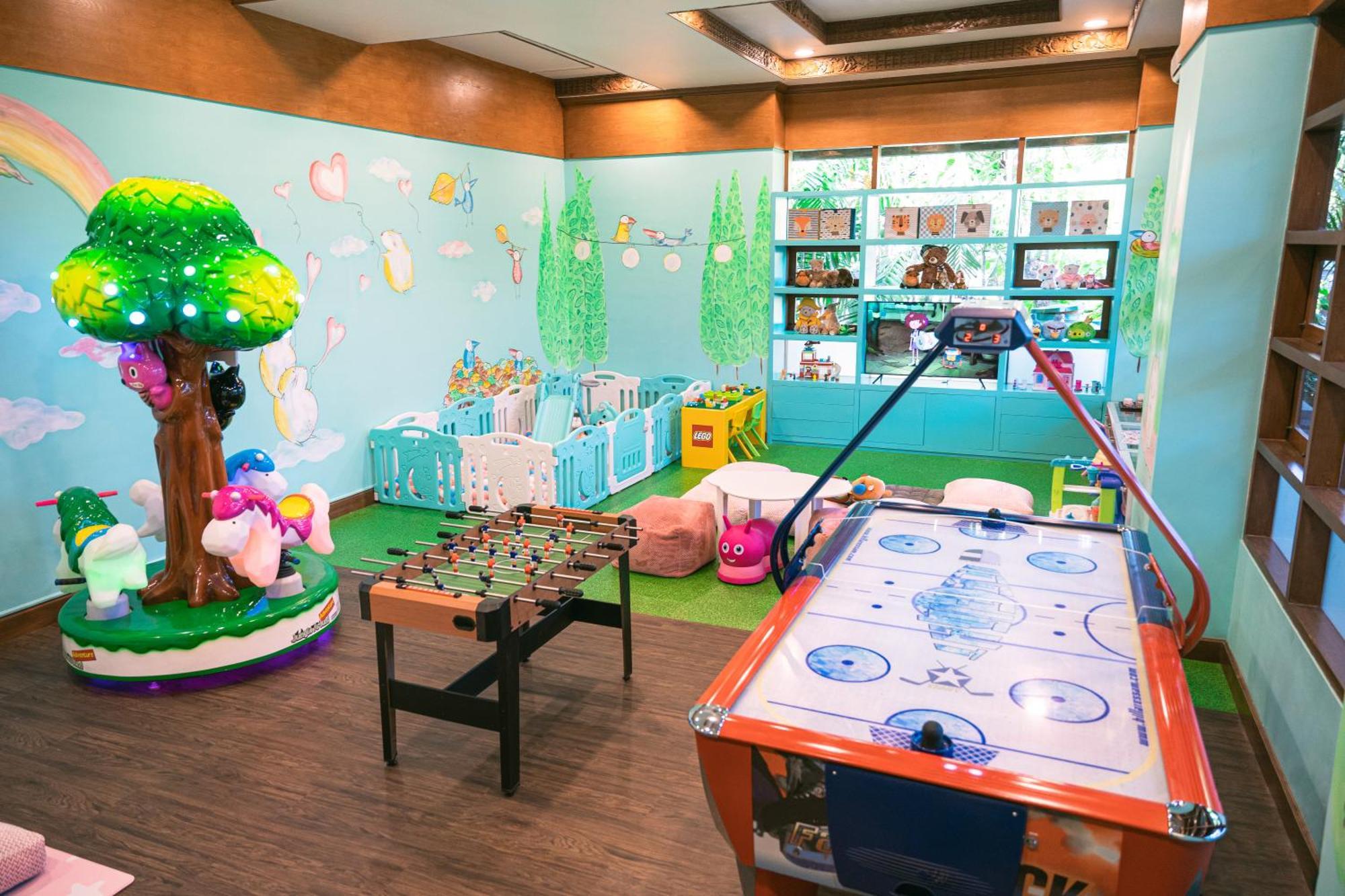 Legian Bali Mandira Beach Resort & Spa מראה חיצוני תמונה The interior of a typical Sanrio Puroland