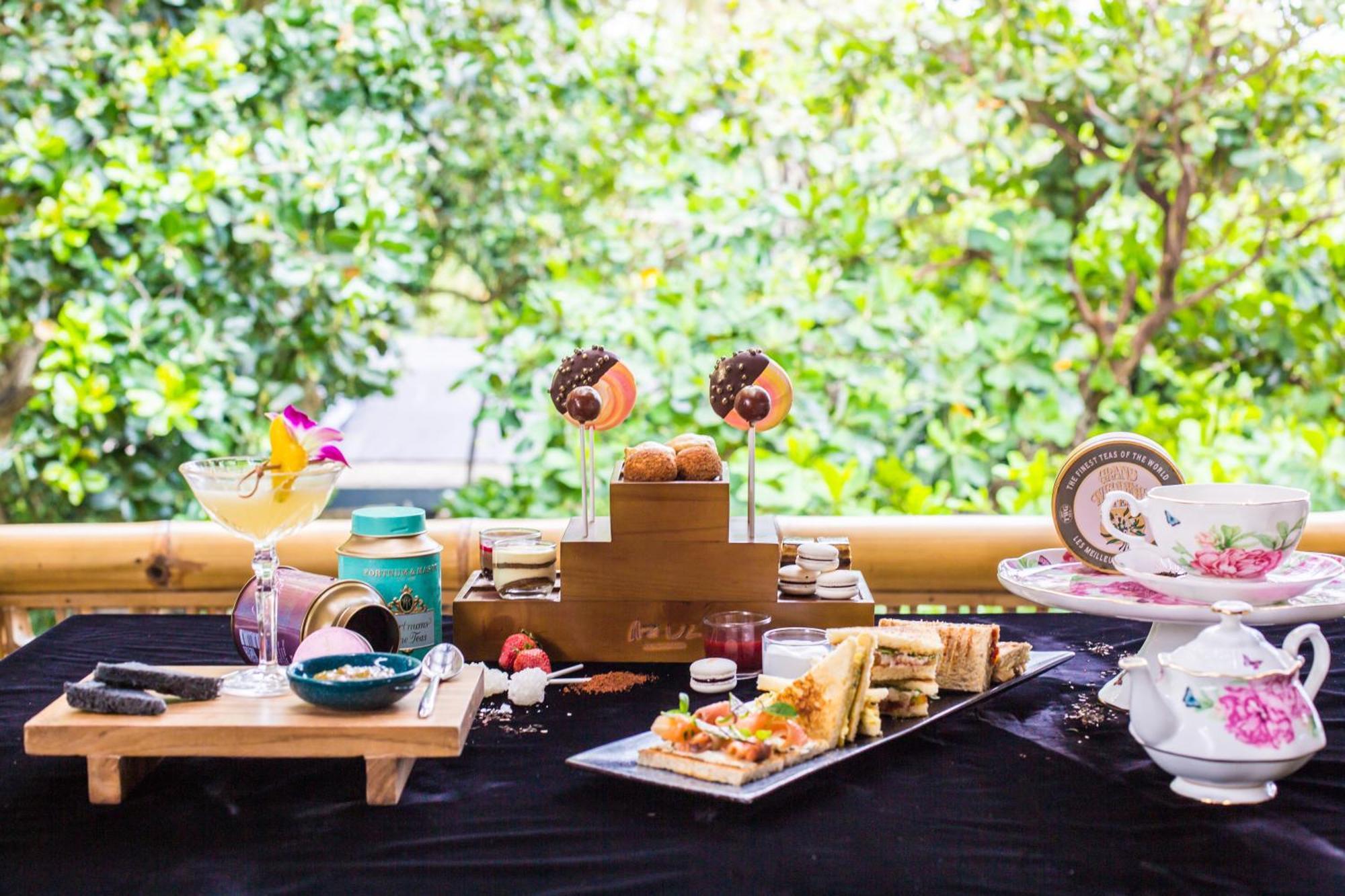 Legian Bali Mandira Beach Resort & Spa מראה חיצוני תמונה Afternoon tea at the Taj Bengal