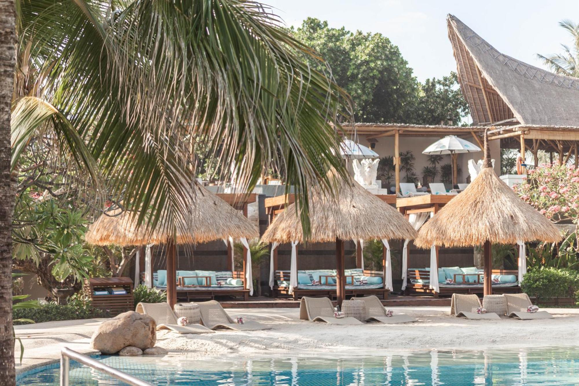 Legian Bali Mandira Beach Resort & Spa מראה חיצוני תמונה The beach at the resort