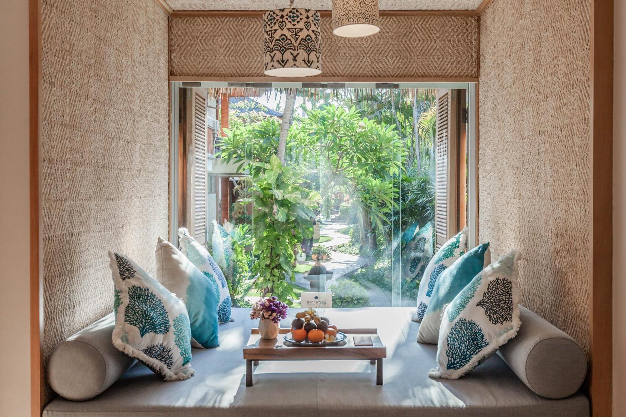 Legian Bali Mandira Beach Resort & Spa מראה חיצוני תמונה A window seat