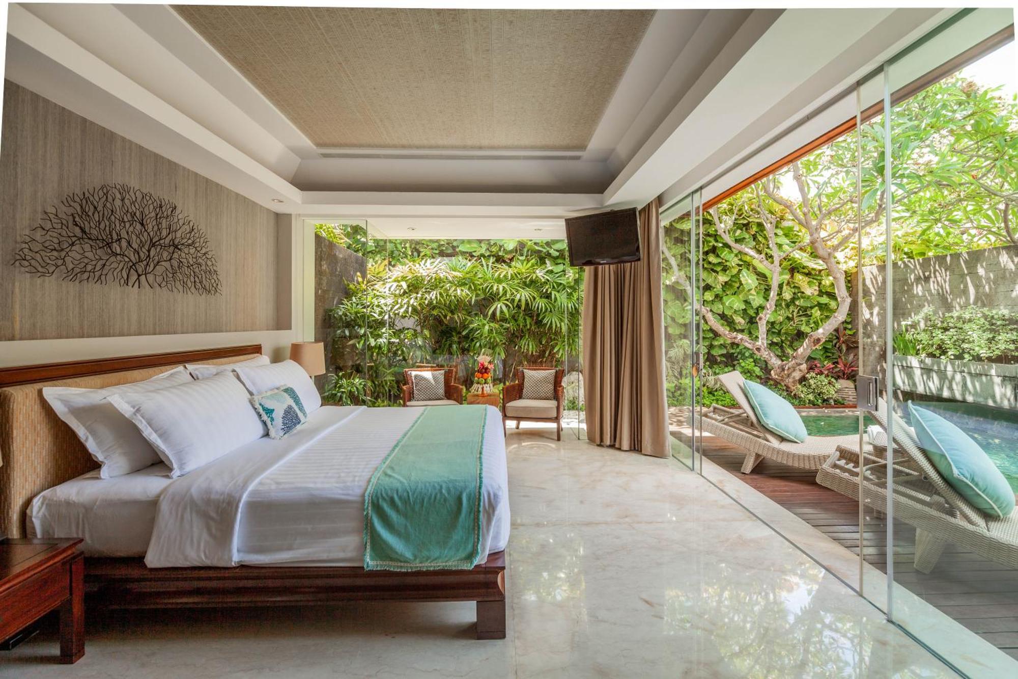 Legian Bali Mandira Beach Resort & Spa מראה חיצוני תמונה A bedroom at the hotel
