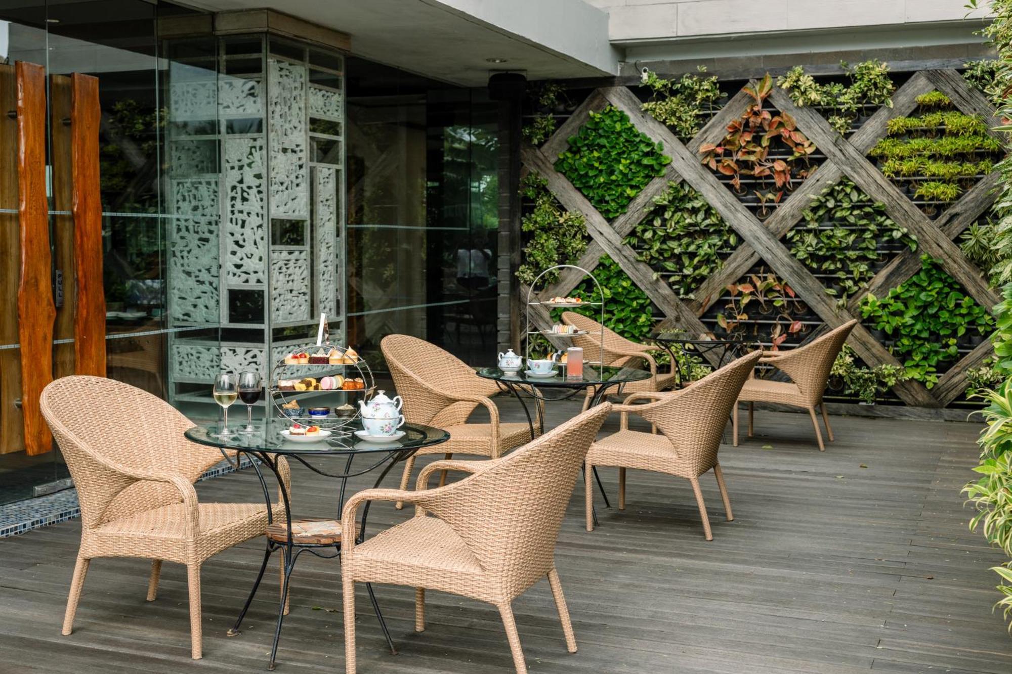 Legian Bali Mandira Beach Resort & Spa מראה חיצוני תמונה The Tea Lounge