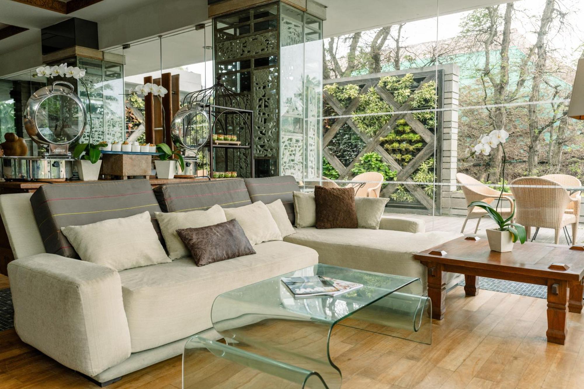 Legian Bali Mandira Beach Resort & Spa מראה חיצוני תמונה A living room